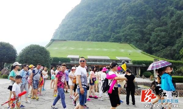 武陵源旅游一路飄紅  前7個月進山游客突破200萬人